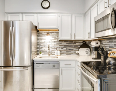 1931 N Howe Street - Photo Thumbnail 7