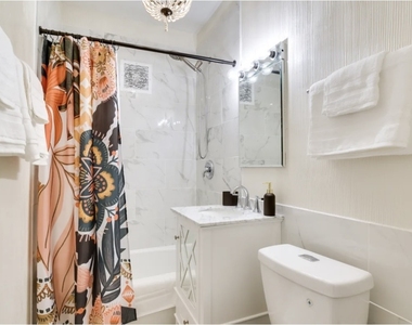 1931 N Howe Street - Photo Thumbnail 11