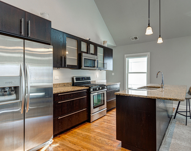 1414 W Superior Street - Photo Thumbnail 5