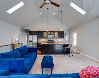 1414 W Superior Street - Photo Thumbnail 2