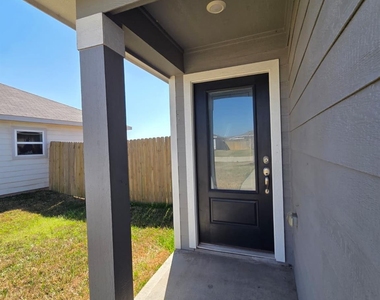 16374 Sweet Grove Drive - Photo Thumbnail 13