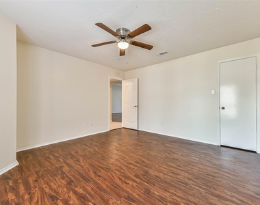 3327 S Country Meadows Lane - Photo Thumbnail 17
