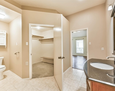 3327 S Country Meadows Lane - Photo Thumbnail 13