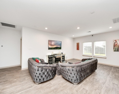 311 John House - Photo Thumbnail 13