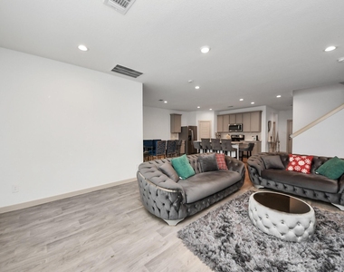 311 John House - Photo Thumbnail 11