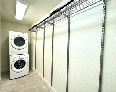 2303 Mid Ln Lane - Photo Thumbnail 8