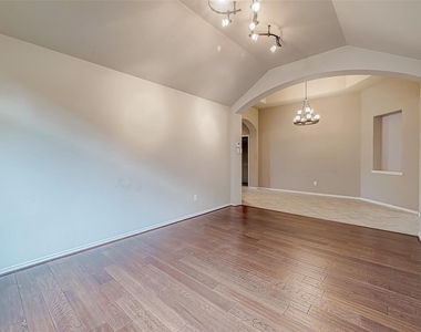 2808 Arbor Brook Lane - Photo Thumbnail 8