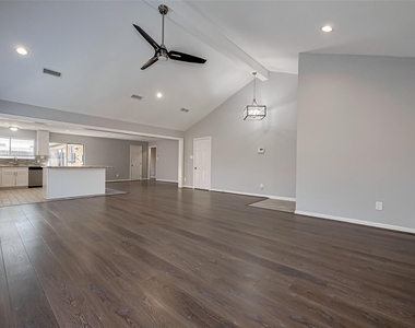 319 Gentilly Dr - Photo Thumbnail 3