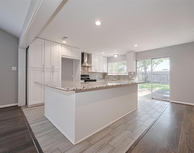 319 Gentilly Dr - Photo Thumbnail 6