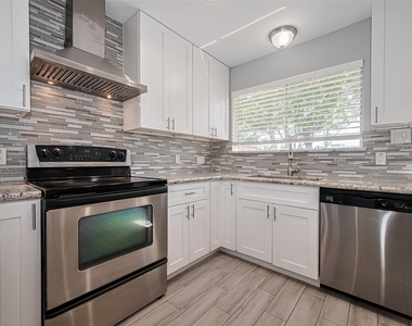319 Gentilly Dr - Photo Thumbnail 8