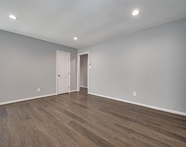 319 Gentilly Dr - Photo Thumbnail 4