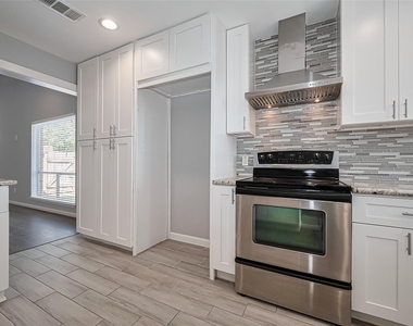 319 Gentilly Dr - Photo Thumbnail 9