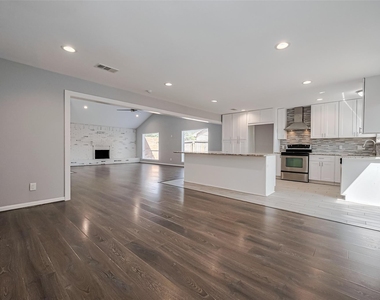319 Gentilly Dr - Photo Thumbnail 5