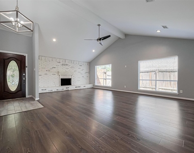 319 Gentilly Dr - Photo Thumbnail 2