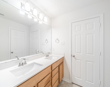 27618 Mesabe Drive - Photo Thumbnail 9