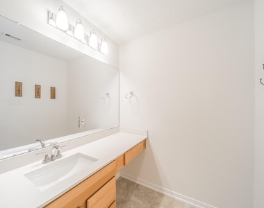 27618 Mesabe Drive - Photo Thumbnail 13