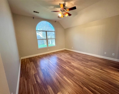 4903 Lake Catherine Court - Photo Thumbnail 9