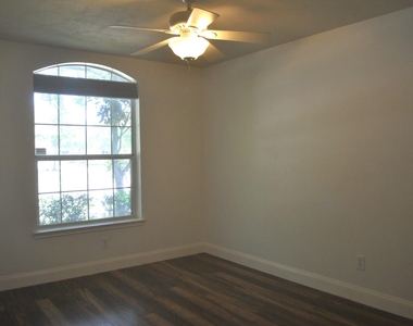 4903 Lake Catherine Court - Photo Thumbnail 12