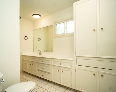 4522 Briarbend Drive - Photo Thumbnail 11