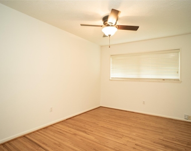 4522 Briarbend Drive - Photo Thumbnail 8