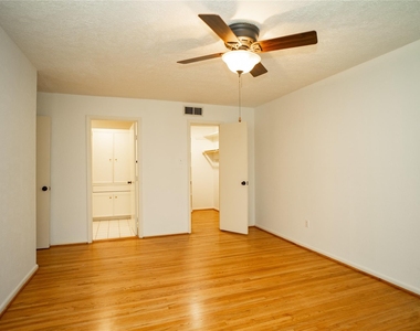 4522 Briarbend Drive - Photo Thumbnail 10