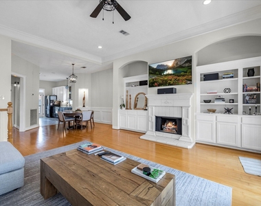 403 E 25th Street - Photo Thumbnail 3