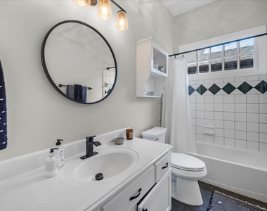 403 E 25th Street - Photo Thumbnail 12