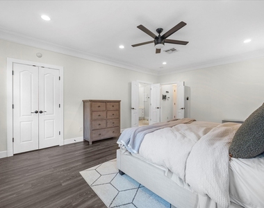 403 E 25th Street - Photo Thumbnail 8