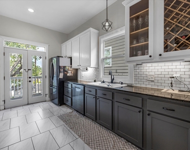 403 E 25th Street - Photo Thumbnail 5