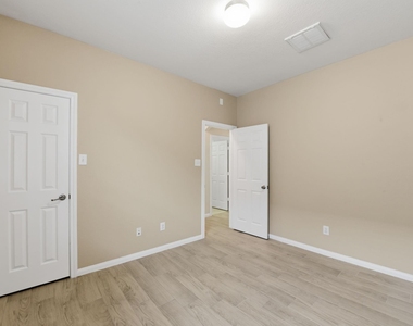 1702 Bonnyton Lane - Photo Thumbnail 24