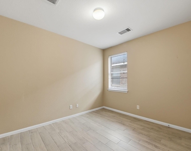 1702 Bonnyton Lane - Photo Thumbnail 26