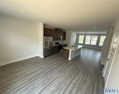 10144 All Star Boulevard - Photo Thumbnail 3