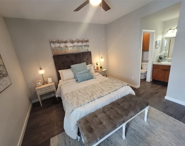 7250 W Greens Road - Photo Thumbnail 5