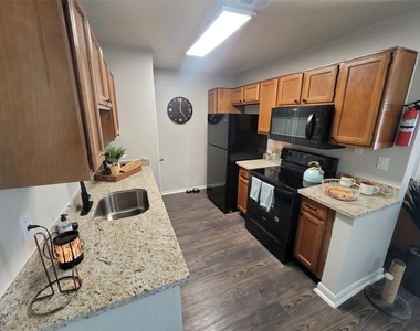 7250 W Greens Road - Photo Thumbnail 3