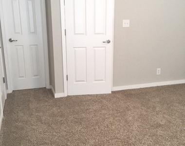 7474 Pebble Lake Drive - Photo Thumbnail 28