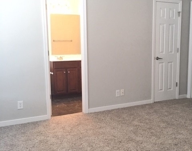 7474 Pebble Lake Drive - Photo Thumbnail 27