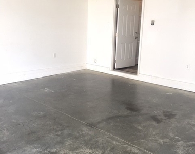 7474 Pebble Lake Drive - Photo Thumbnail 10