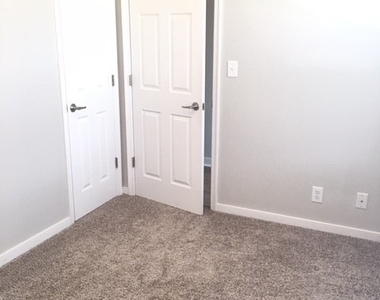 7474 Pebble Lake Drive - Photo Thumbnail 38