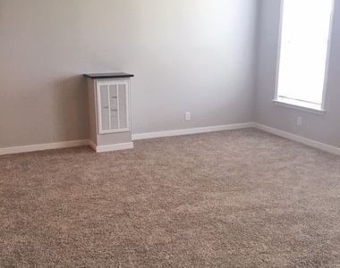 7474 Pebble Lake Drive - Photo Thumbnail 20