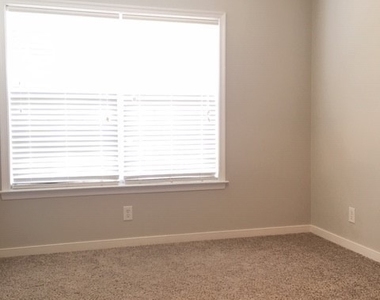 7474 Pebble Lake Drive - Photo Thumbnail 24