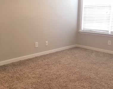 7474 Pebble Lake Drive - Photo Thumbnail 23
