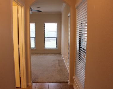6643 Sharpstone Creek Lane - Photo Thumbnail 4