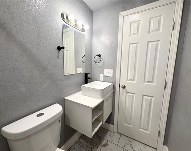 405 N Erskine Street - Photo Thumbnail 6