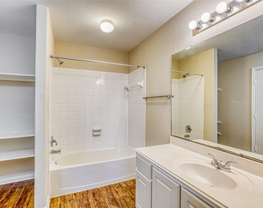 9410 Stoneridge Canyon Lane - Photo Thumbnail 5