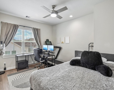 6314 Chelsea Falls Lane - Photo Thumbnail 16