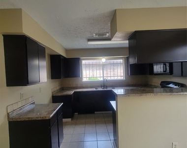19330 Cypress Bay Drive - Photo Thumbnail 6