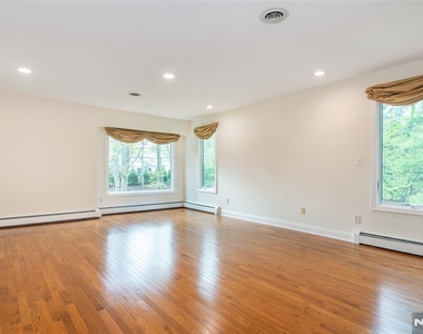 179 Woodside - Photo Thumbnail 15