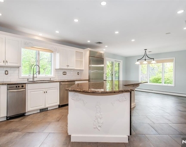 179 Woodside - Photo Thumbnail 4