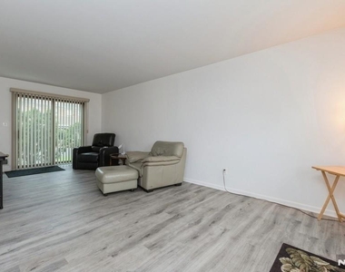 678 Bloomfield - Photo Thumbnail 5