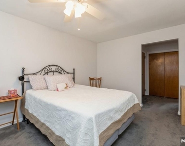 678 Bloomfield - Photo Thumbnail 12